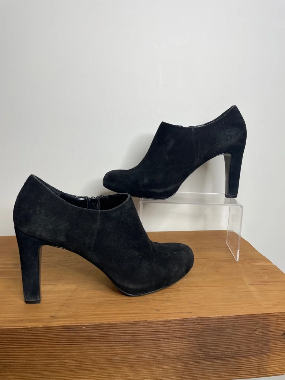 🍉 Tahari Black Suede High Heel Booties
